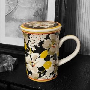 Vera Bradley Dogwood mug with lid